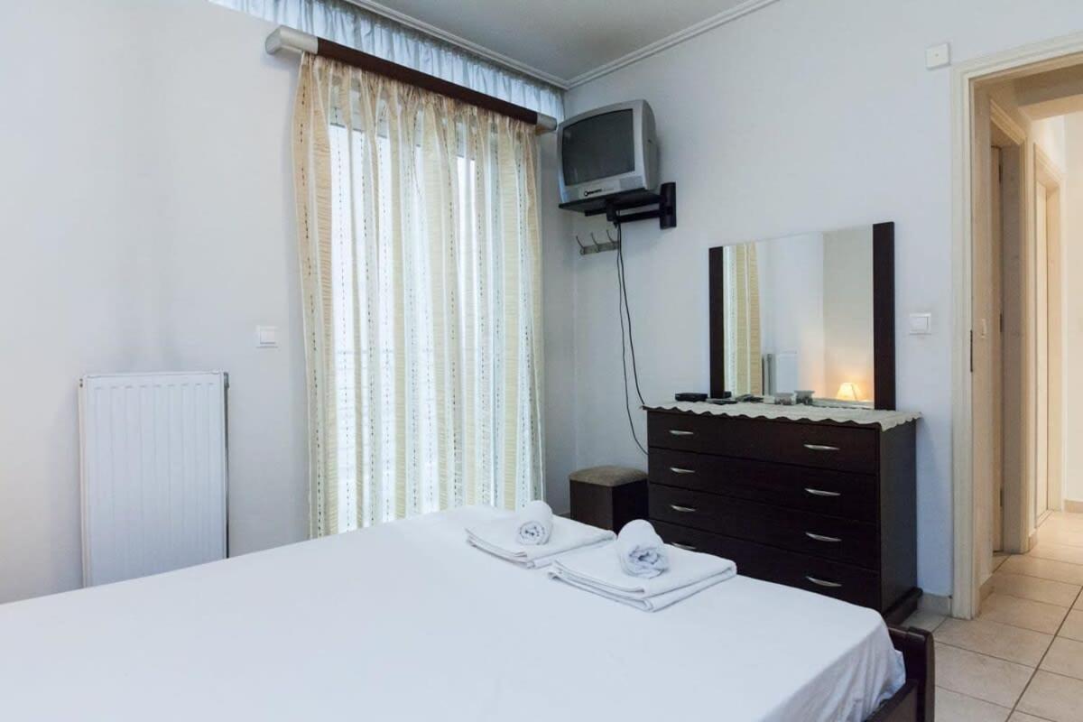 Scenic Balcony Apt In Vibrant Petralona Athens Luaran gambar
