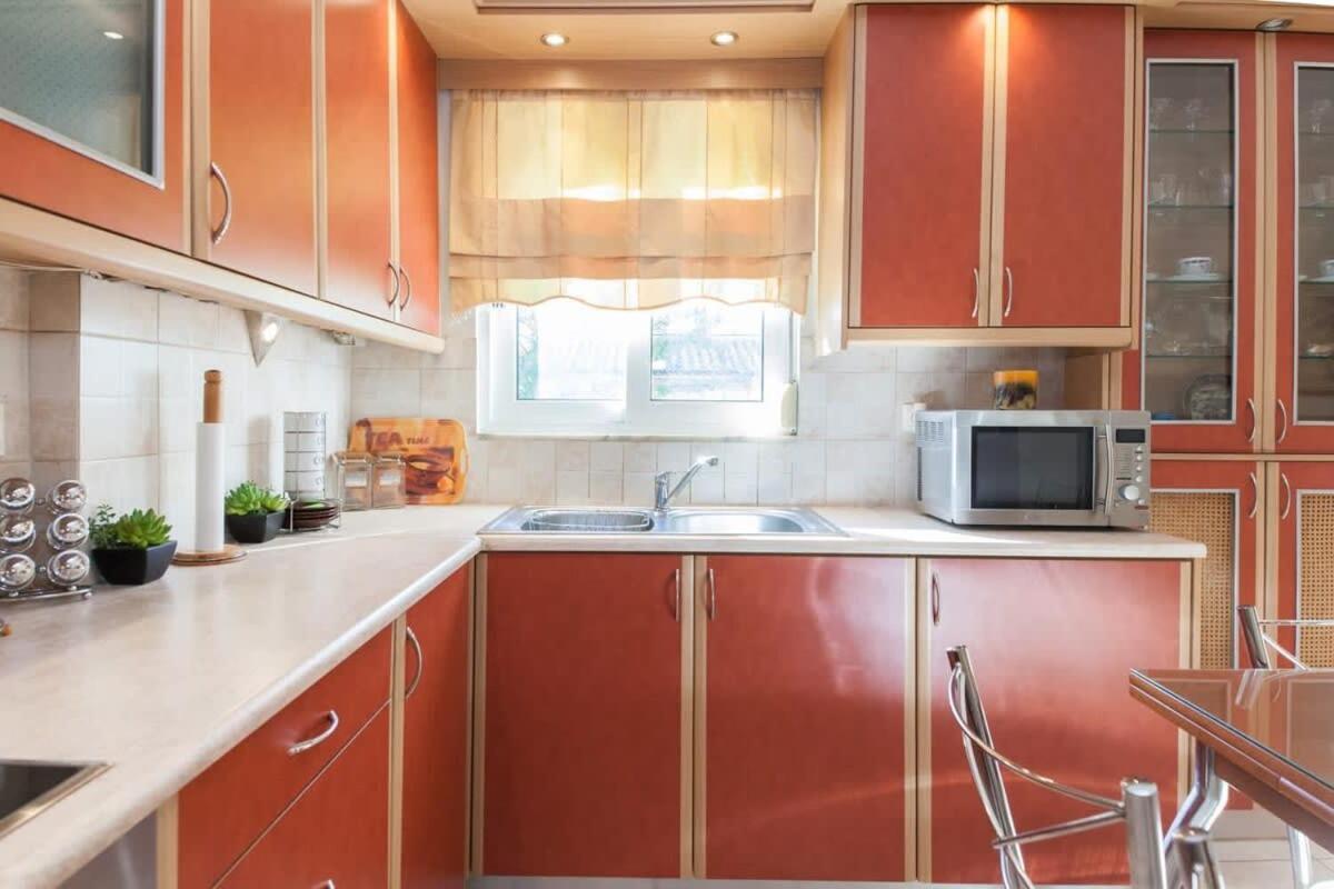 Scenic Balcony Apt In Vibrant Petralona Athens Luaran gambar